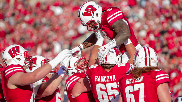 corey-clement-wisconsin-badgers-college-football-bowl-projections-playoff-predictions.jpg